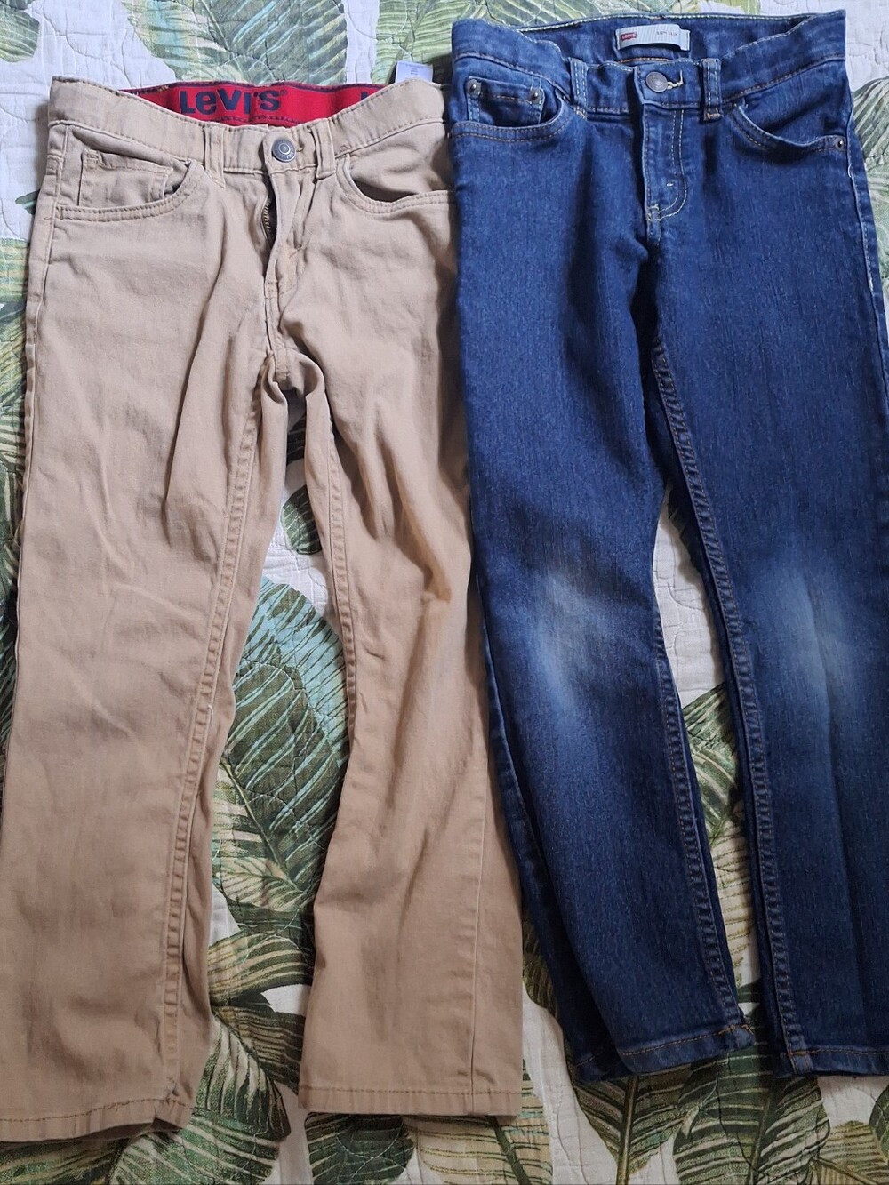Levis 2 Pair Of Size 7 Jeans! Beige Slim Pants & Blue Wash Jeans Faded Knees
